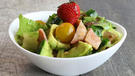 Knackiger Salat mit Avocado und Speck Knackiger Salat mit Avocado und Speck