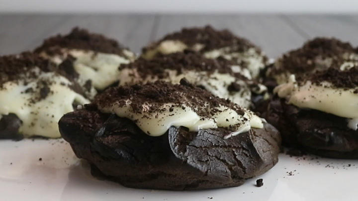 Schokoladen-Windbeutel - Rezept mit Video - kochbar.de