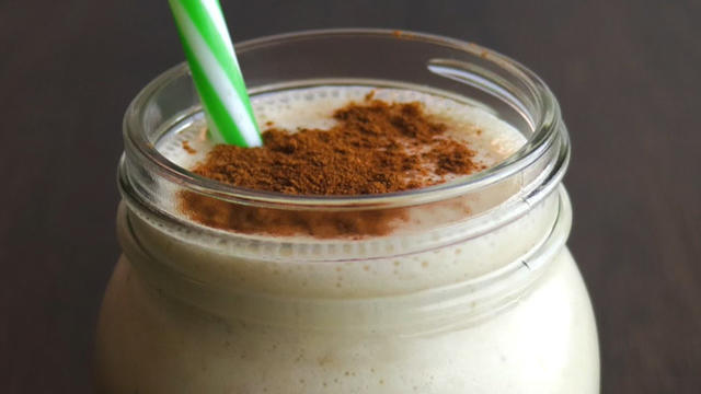 Bananen-Smoothie Haferflocken und Mandeln zum Abnehmen Bananen-Smoothie Haferflocken und Mandeln zum Abnehmen