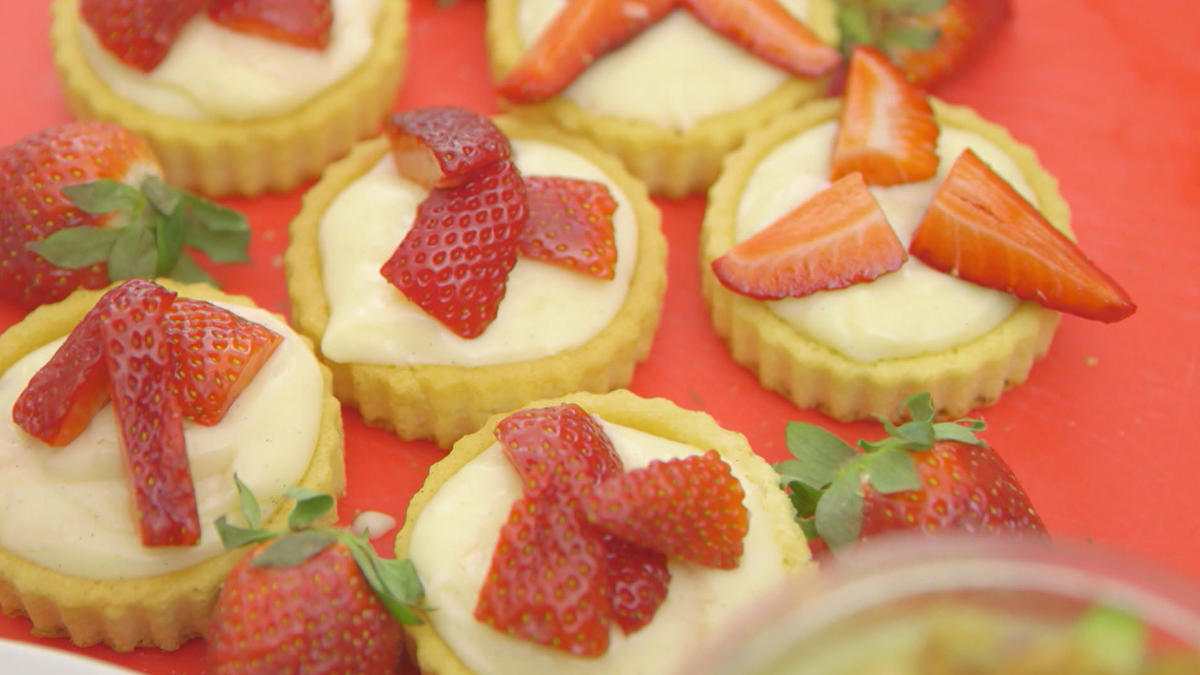 Gemüsebaguettes, Milchcremetörtchen, Suppe to go Gemüsebaguettes, Milchcremetörtchen, Suppe to go