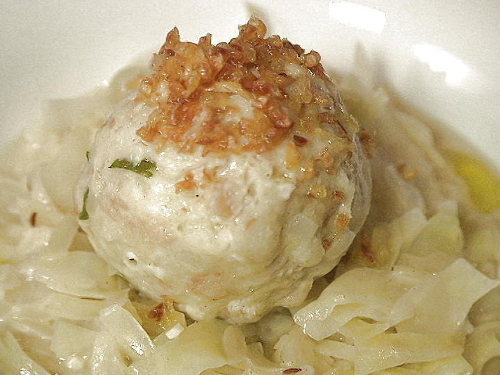 Original Tiroler Kasknödel mit Weinkraut - Rezept mit Video - kochbar.de