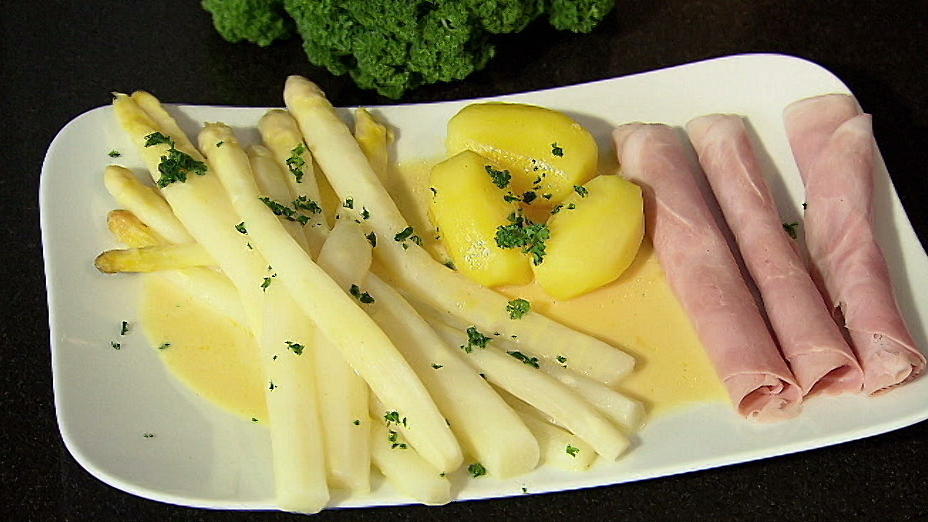 Spargel mit Kartoffeln, Schinken und Sauce Hollandaise Spargel mit Kartoffeln, Schinken und Sauce Hollandaise