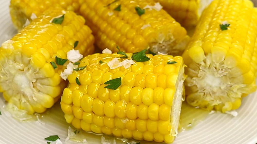 Gekochter Zuckermais - Rezept mit Video - kochbar.de