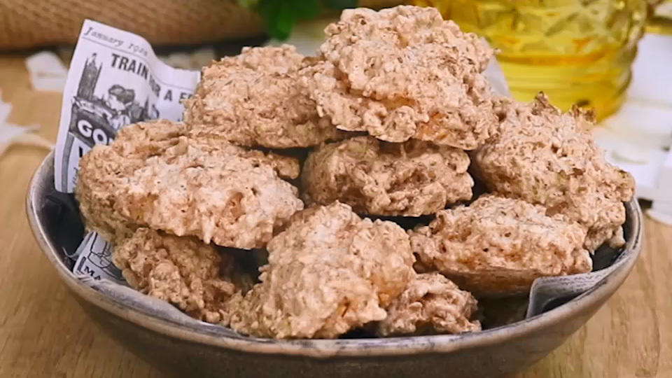 Kokosmakronen mit Eiweiß und Kokos geraspelt - Rezept mit Video ...