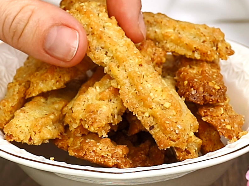 Plätzchen - Omas Spritzgebäck aus dem Fleischwolf - Rezept mit Video ...