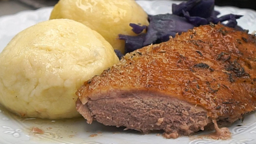 Rezept mit Video: Knusprige Gänsebrust aus dem Ofen