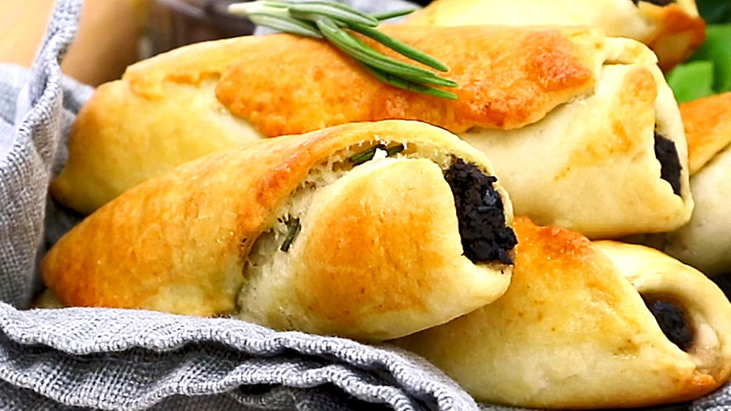 Fingerfood: Olivenröllchen Fingerfood: Olivenröllchen