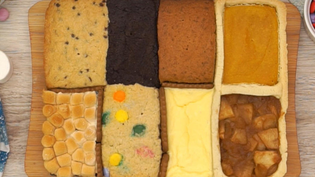 Acht Desserts auf einem Blech