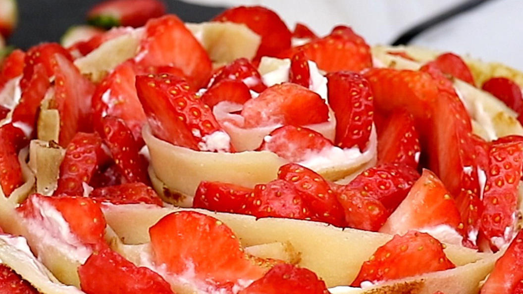 Erdbeer-Rosen-Kuchen