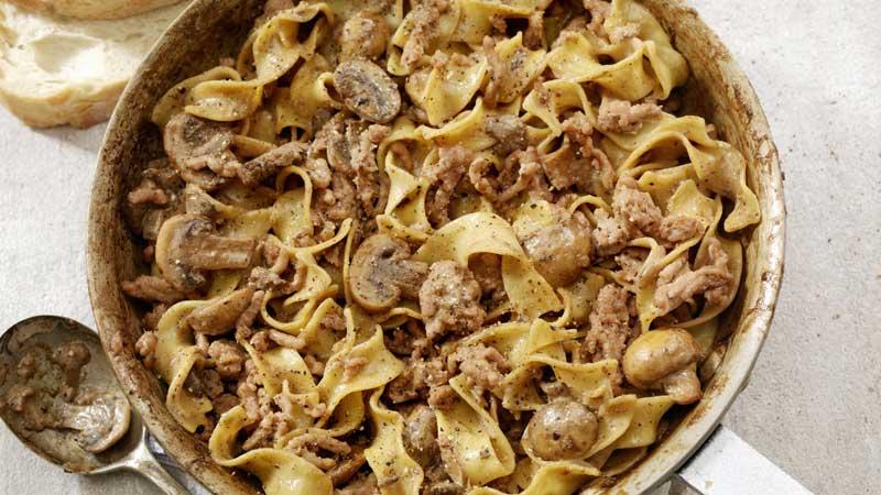 So gelingt ein Boeuf Stroganoff mit dem Thermomix - Rezept mit Video ... So gelingt ein Boeuf Stroganoff mit dem Thermomix - Rezept mit Video ...