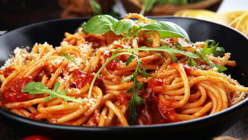 Sommerpasta mit Hähnchen und Rucola